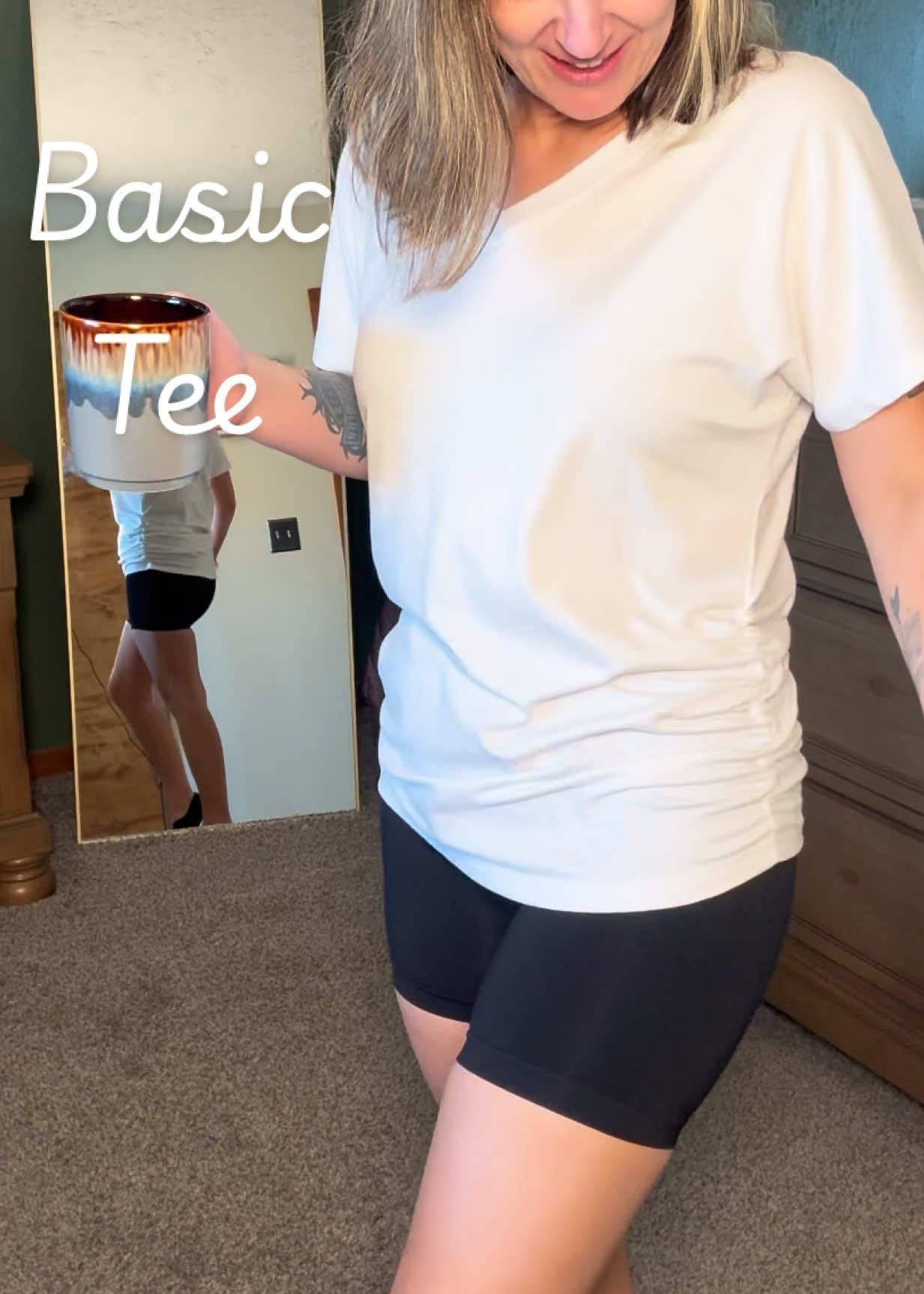 Jenny_Jenny_original_sound_The_side_ruching_makes_this_basic_tee_SO_flattering_basictop_basictee_elevatedbasics_closetessentials_affordablefashion_WIHOLL_FASHION.jpg